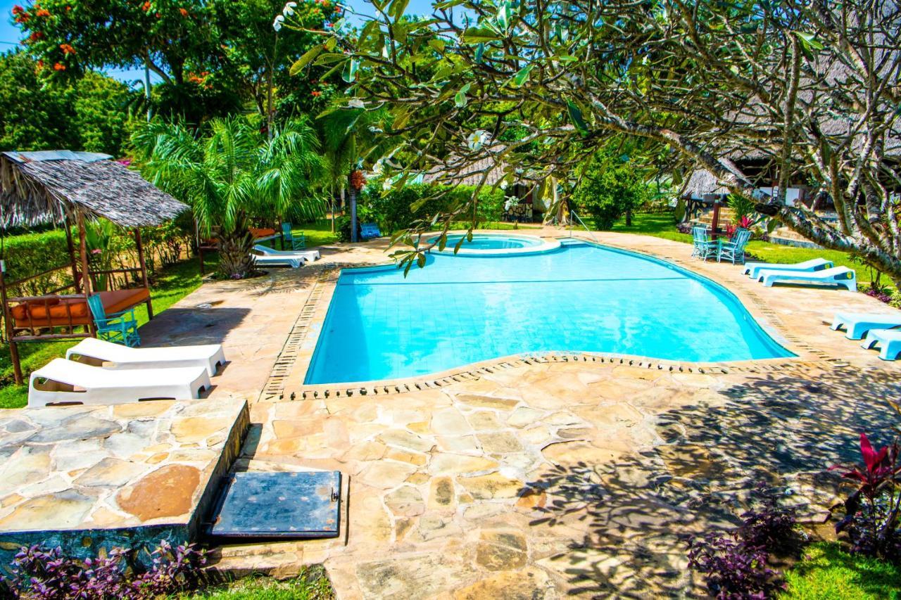 Oasis Diani Beach Villas Buitenkant foto