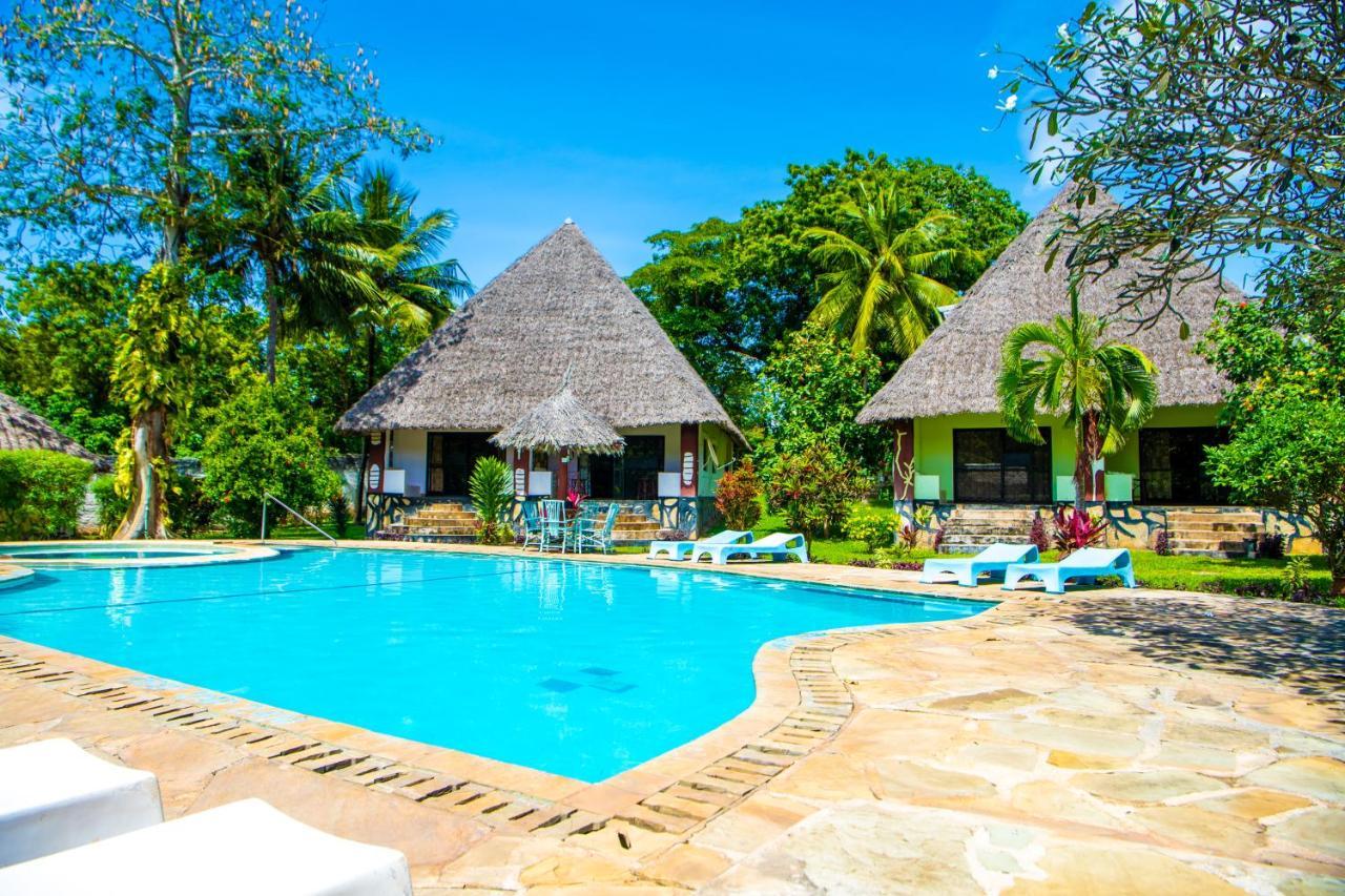 Oasis Diani Beach Villas Buitenkant foto
